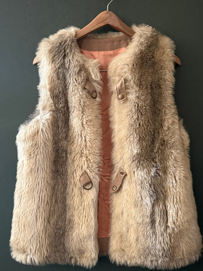 Fur vest with brown buttons on a dark background